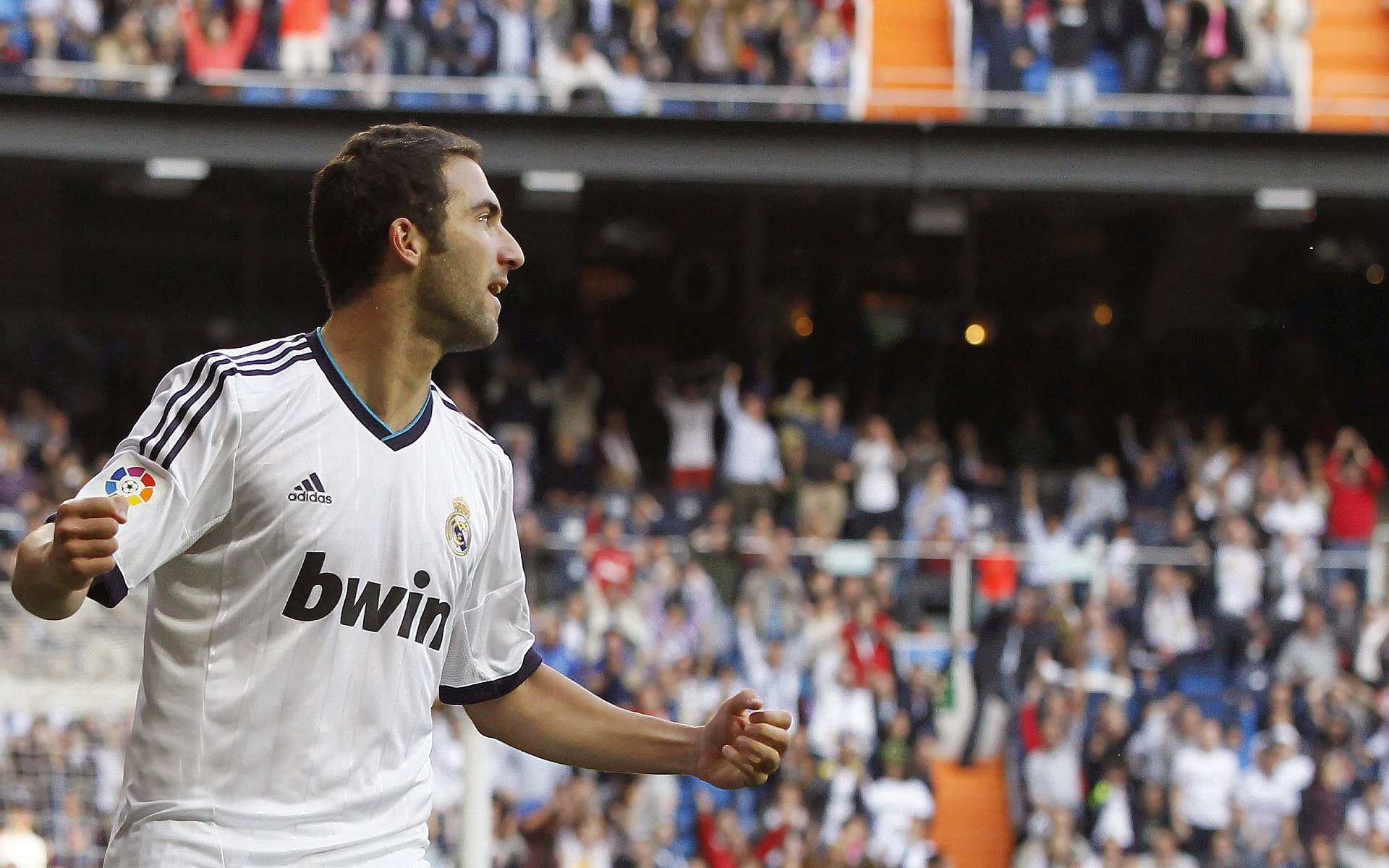 跨界争锋，广厦轻取76人，福克斯F1赛场接管年度争冠